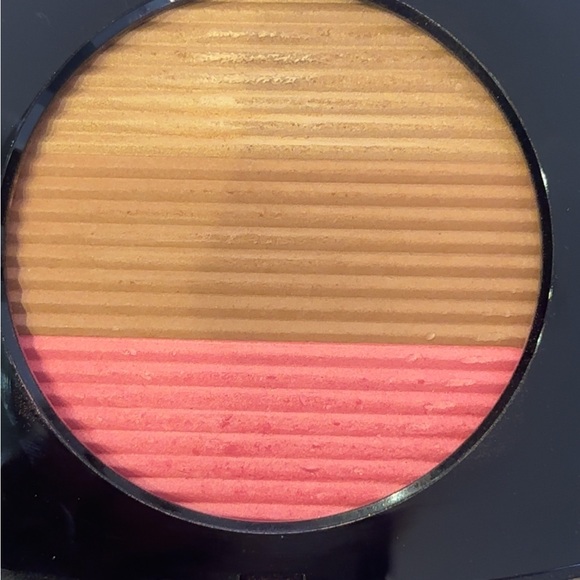 Chanel Les BEIGES

HEALTHY GLOW SUN-KISSED POWDER
MEDIUM ROSE GOLD - Picture 4 of 7
